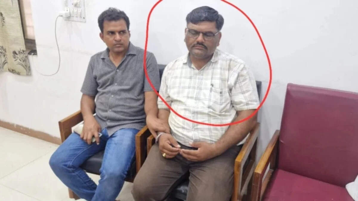 रिश्वत के जाल में फंसा पटवारी: 10 हजार रुपये लेते ही लोकायुक्त के शिकंजे में आया राजस्व अधिकारी