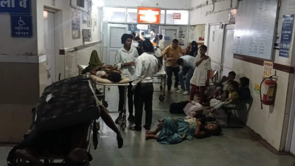 Katni News : मैहर जा रहे श्रद्धालुओं की ट्रैक्टर-ट्रॉली को ट्रक ने मारी तीन बार टक्कर, हादसे में तीन की मौत, बचाव में जुटे थाना प्रभारी भी घायल