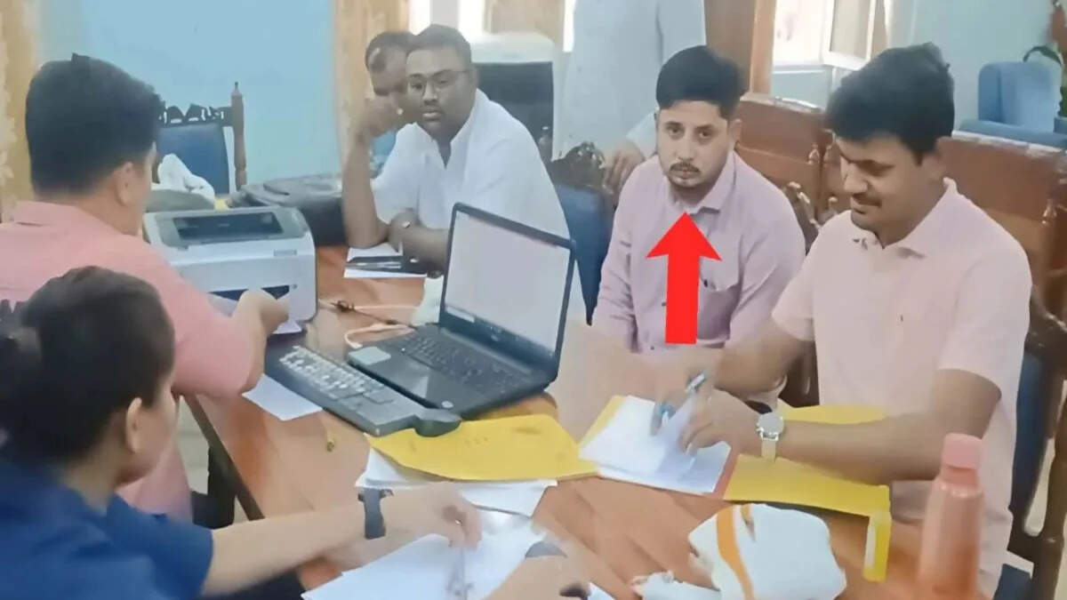 मध्यप्रदेश में भ्रष्टाचार पर बड़ा प्रहार: चाय की टपरी से लेकर सरकारी बंगलों तक लोकायुक्त का छापा, कई अधिकारी गिरफ्तार