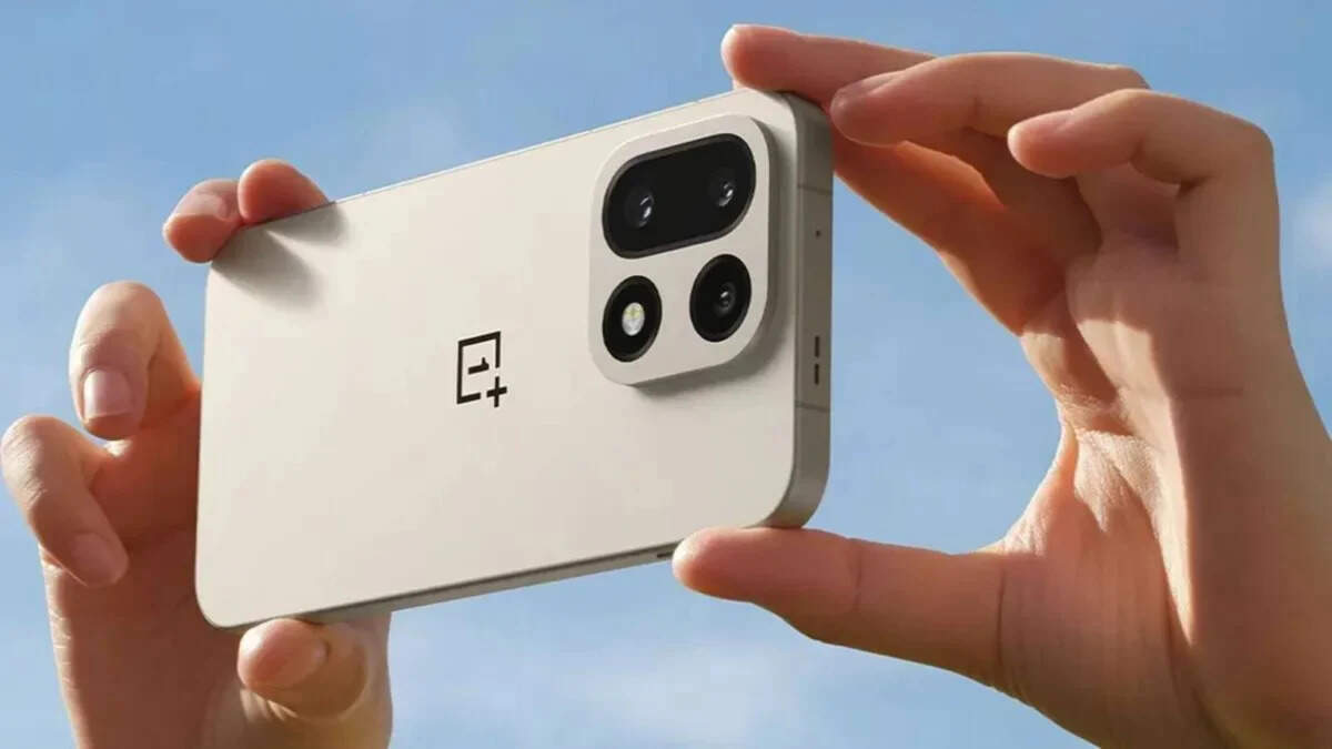 स्मार्टफोन लवर्स के लिए खुशखबरी: OnePlus 16 ला रहा है अब तक की सबसे लंबी चलने वाली बैटरी और जादुई डिस्प्ले!