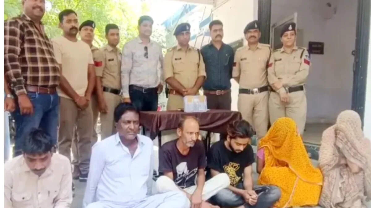 MP News: बेटे की शादी के लिए दिए ₹2 लाख, विदाई की अगली रात ही उड़ गई दुल्हन; पुलिस ने पूरी गैंग दबोची