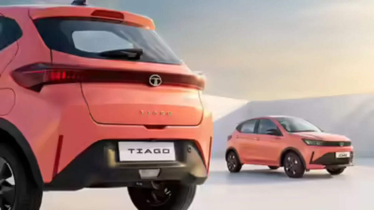 Tata Tiago Facelift 2026 : कम कीमत में प्रीमियम फीचर्स और 6 एयरबैग के साथ आई नई टियागो, बजट हैचबैक सेगमेंट में बढ़ी हलचल