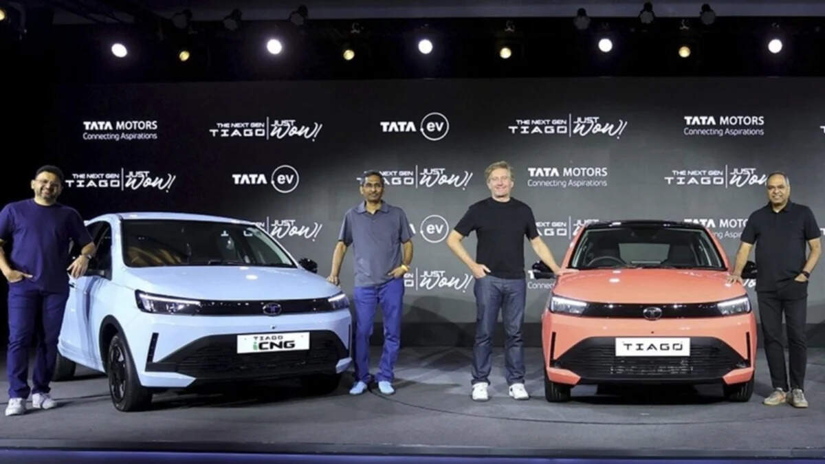 Tata Tiago Facelift 2026 : कम कीमत में प्रीमियम फीचर्स और 6 एयरबैग के साथ आई नई टियागो, बजट हैचबैक सेगमेंट में बढ़ी हलचल