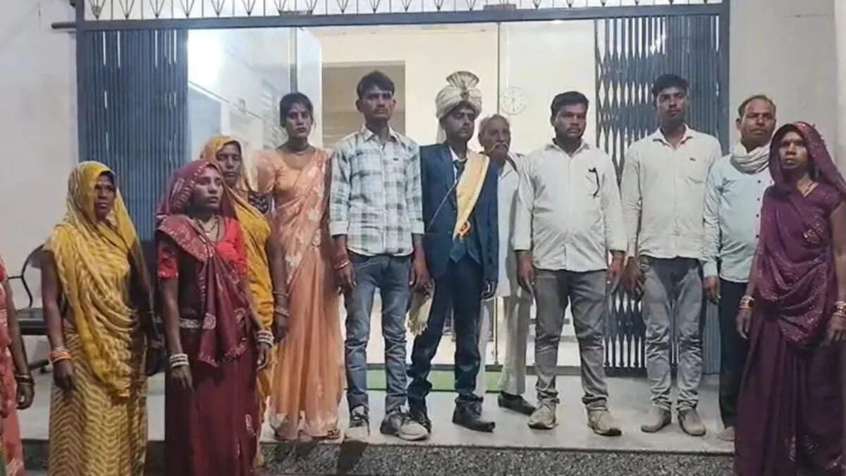 दिव्यांग दलित दूल्हे को दबंगों ने घोड़ी से उतारा, बारात ले जाने के बजाय थाने पहुंचा परिवार