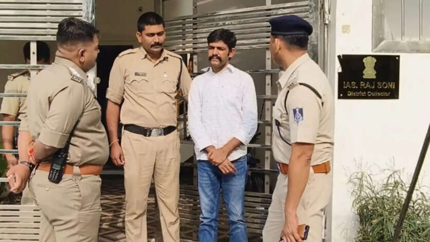 fake IAS officer Indore