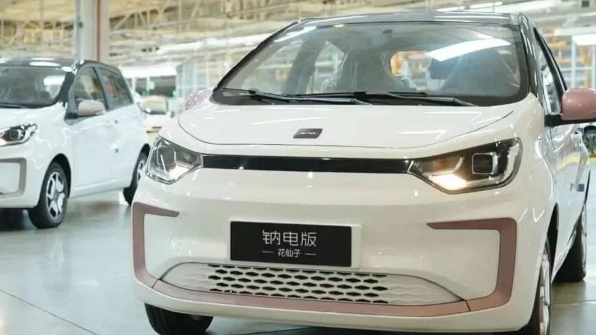 Sodium-ion battery electric vehicle