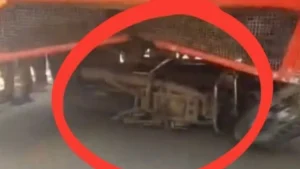 रूह कंपा देने वाला सड़क हादसा: बस ने बाइक सवारों को 5 किलोमीटर तक घसीटा, 3 दोस्तों की दर्दनाक मौत