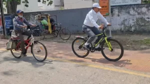 Jabalpur News : वीआईपी कल्चर छोड़ जब साइकिल से कोर्ट पहुंचे हाई कोर्ट के जज, देखने वाले रह गए हैरान