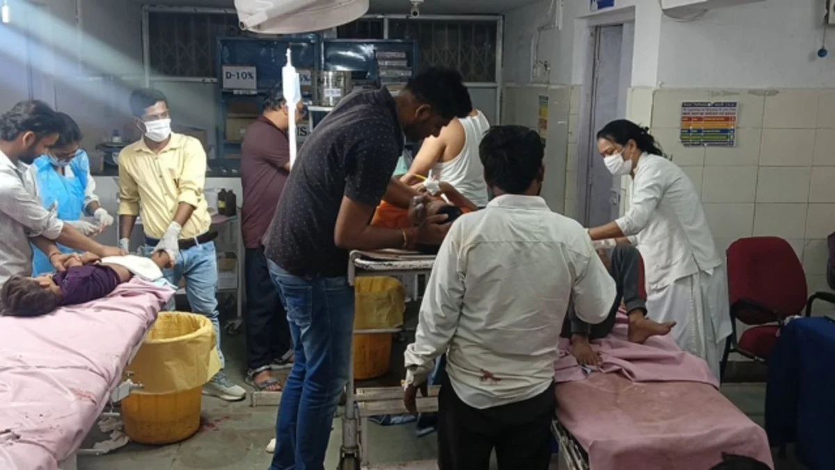 Katni News: A truck hits the tractor-trolley of devotees going to Maihar